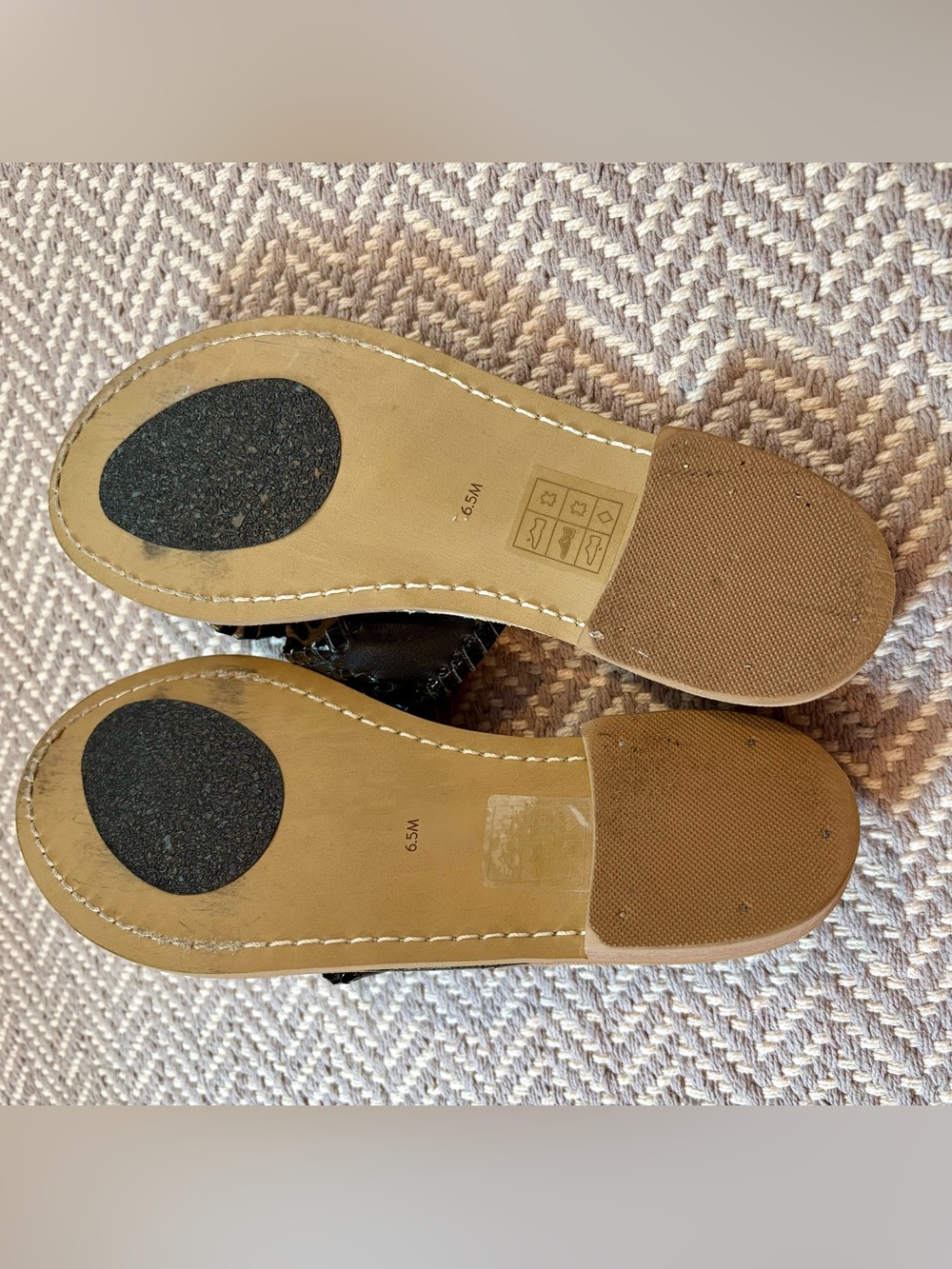 Jack Rogers Black Leather Thong Sandal with Floral Medallion - Picture 4 of 4